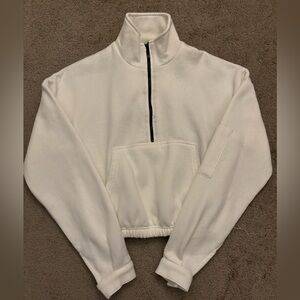 PRETTY LITTLE THING CROPPED SWEATSHIRT